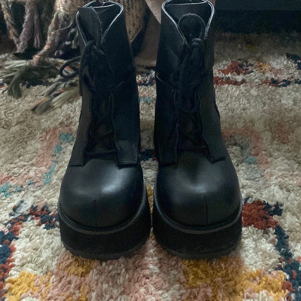 Demonia Ranger-102 platform boots, size 9